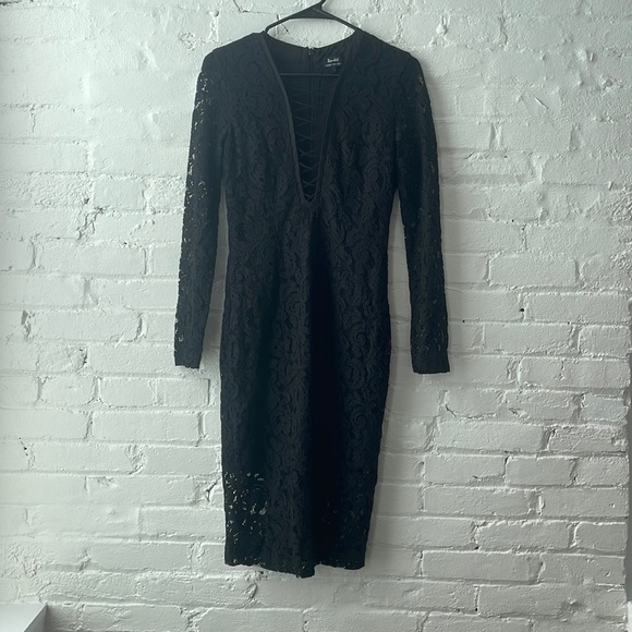 Bardot | NWOT Size 6 Cotton Laced Up Plunging V-neck Black on Black Lace Dress - Picture 2 of 13